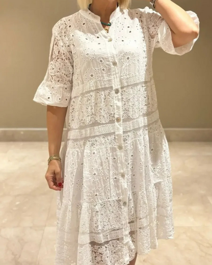 Vestido de encaje con mangas y botones