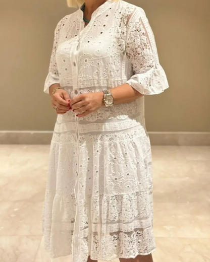 Vestido de encaje con mangas y botones